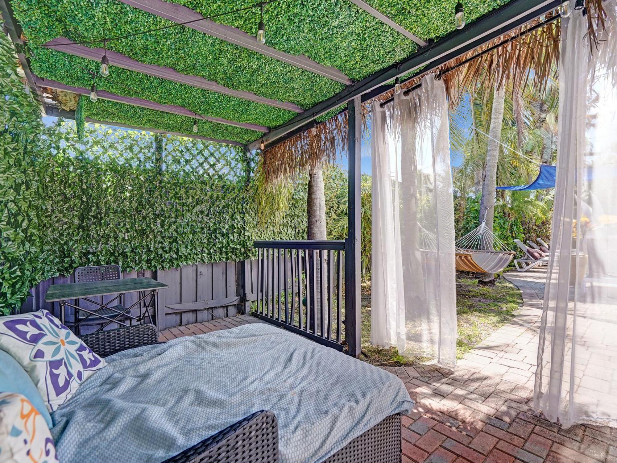 Large Gay Men'S 1 Bedroom W Gameroom Heated Pool Clothing Optional Oakland Park Kültér fotó